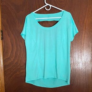 Exerting women’s size large top